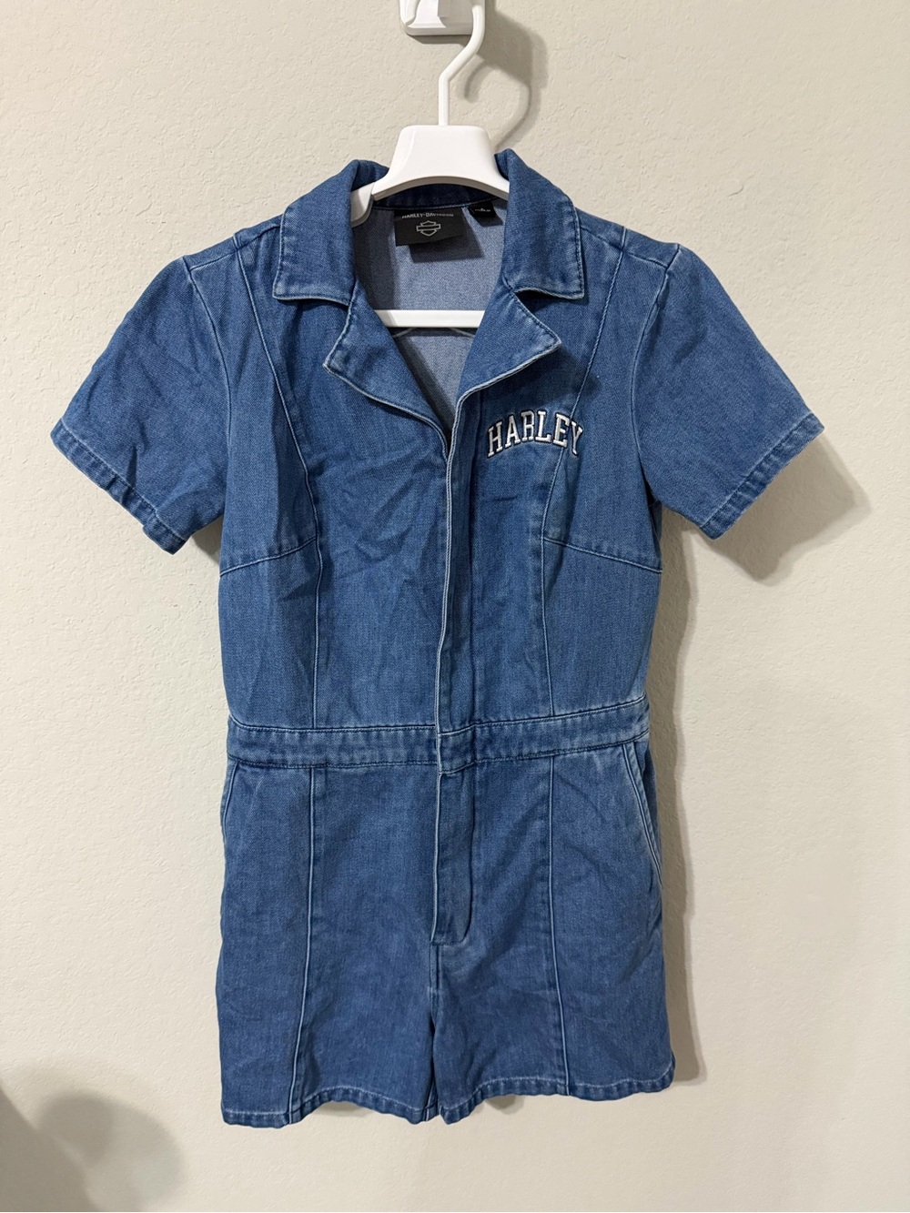 Harley-Davidson Women's Hero Denim Jumpsuit, short-sleeve light-wash Size Small - Picture 3 of 14
